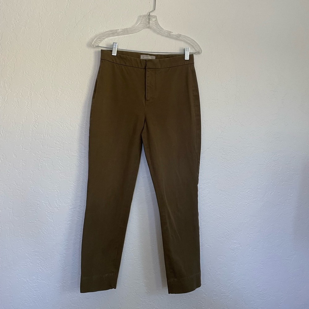 Everlane Fixed-Waist Stretch Cotton Pant in Military Olive